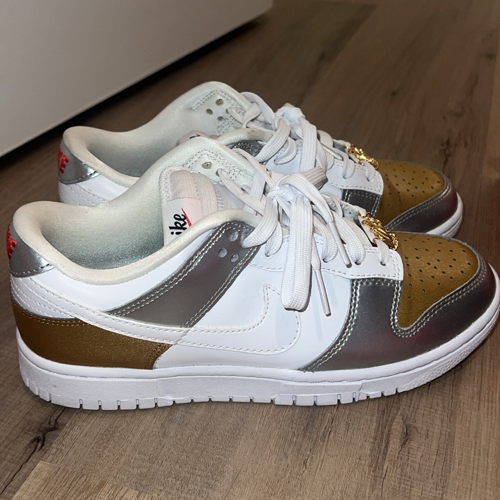 Nike dunk heirloom
